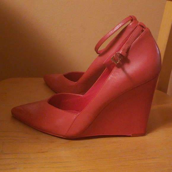 Shoes - Picture 3 of 4